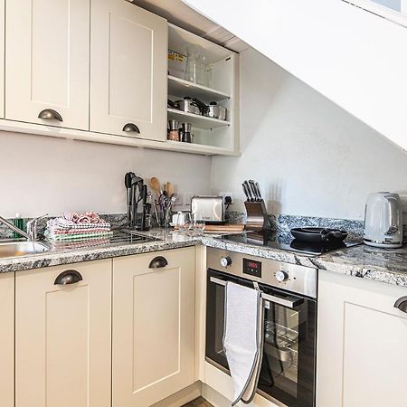 The Artists Loft - A Superb Cottage Sensitively Converted From A Grade II Listed 17Th Century Building Bakewell Buitenkant foto