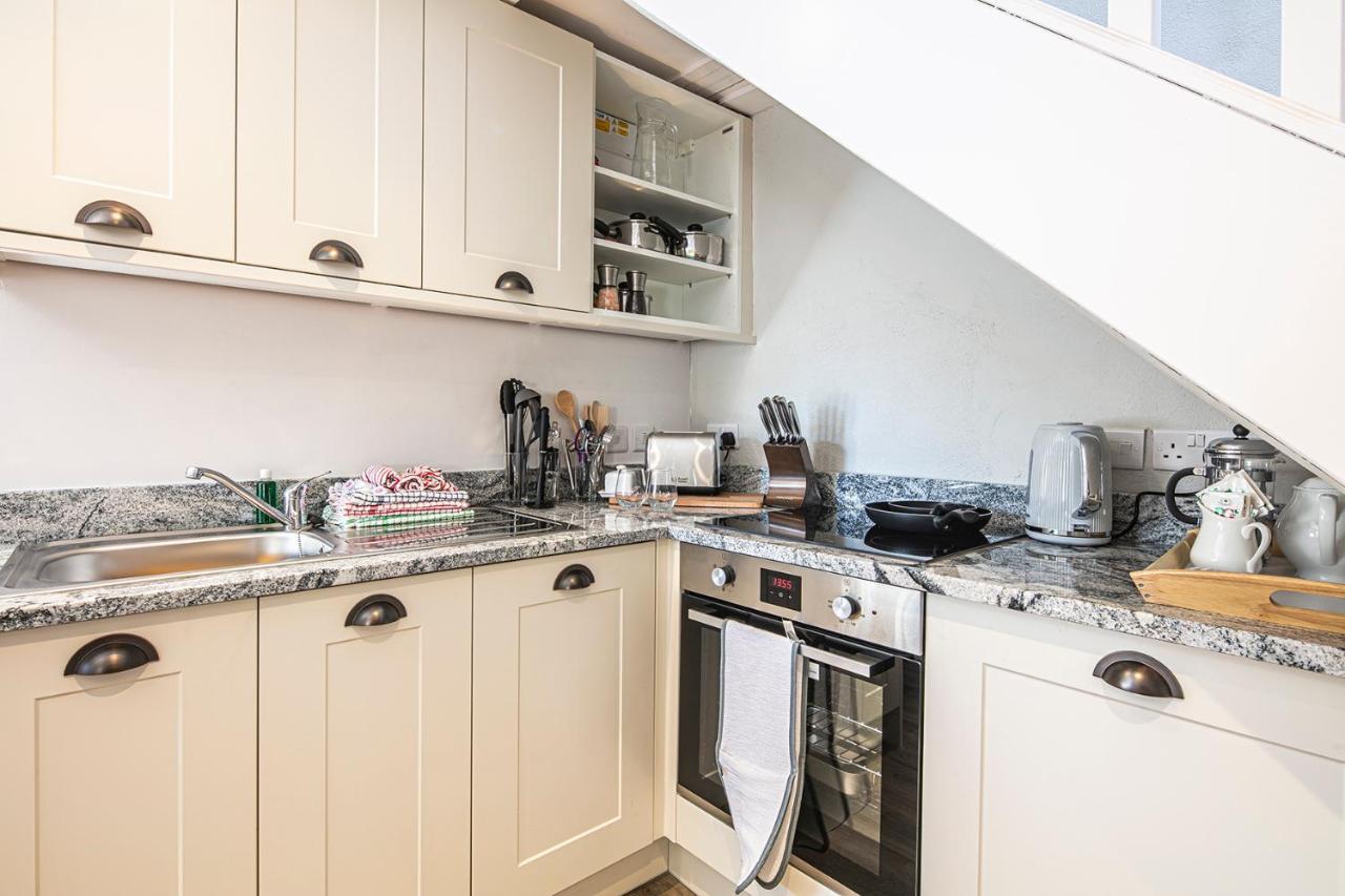 The Artists Loft - A Superb Cottage Sensitively Converted From A Grade II Listed 17Th Century Building Bakewell Buitenkant foto