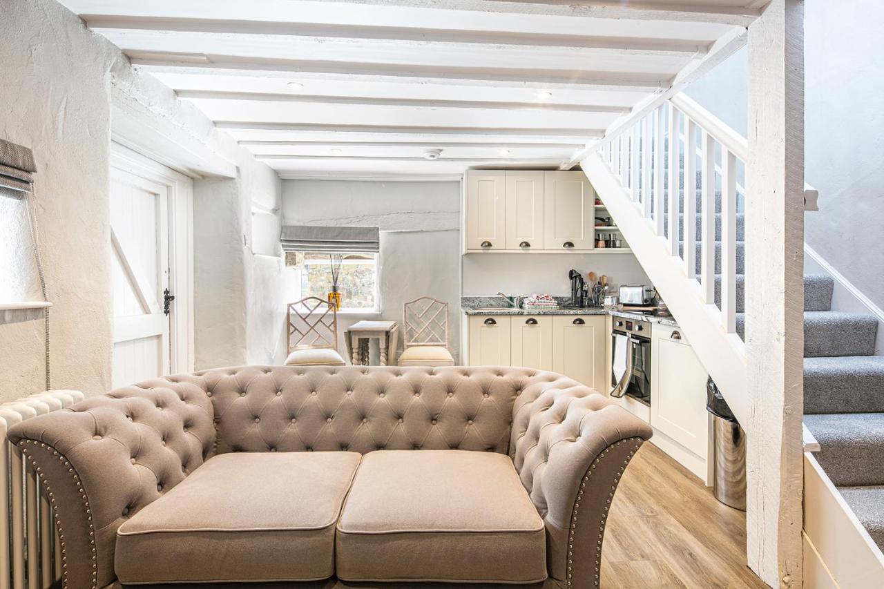 The Artists Loft - A Superb Cottage Sensitively Converted From A Grade II Listed 17Th Century Building Bakewell Buitenkant foto